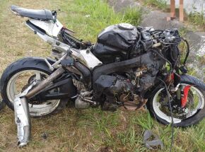 Duas motocicletas colidem e duas pessoas morrem; batida foi na BR-232, em Vit&oacute;ria de Santo Ant&atilde;o