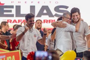 Elias Gomes reúne 10 partidos e oficializa candidatura à Prefeitura do Jaboatão.