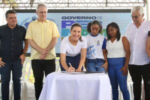 Governadora Raquel Lyra assina ordem de serviço para construção da Escola de Referência em Ensino Médio de Tejucupapo, em Goiana