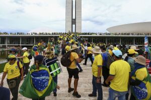 Bolsonaristas durante os atos de 8 de janeiro de 2023