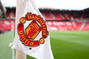 Manchester United enfrenta o Manchester City no Old Trafford.