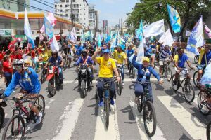 Mano Medeiros participa de passeio com centenas de ciclistas