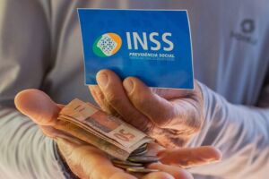 Em nota, o INSS informou que a mudança permite que o segurado consiga contratar operações de crédito ao mesmo tempo em que é protegido do assédio.