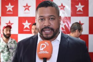 Vinicius Castello faz &uacute;ltima carreata em OLINDA neste s&aacute;bado (26), pelas ruas da cidade