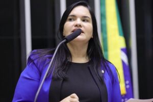 Mission&aacute;ria Michele Collins.