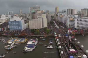 Galo da Madrugada de 2024 com tempo nublado.