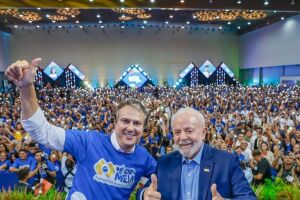 O presidente da Rep&uacute;blica, Luiz In&aacute;cio Lula da Silva, e o ministro da Educa&ccedil;&atilde;o, Camilo Santana.