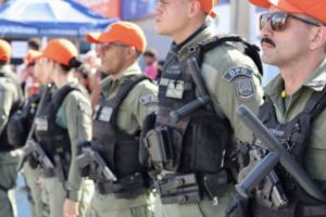 Policiais militares.