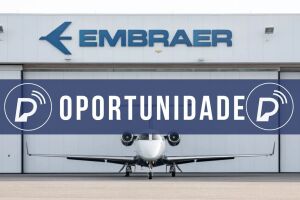 Fachada com o nome Embraer e um avi&atilde;o. 