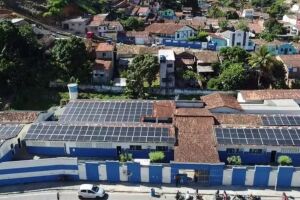 S&atilde;o Vicente F&eacute;rrer adota energia solar em todos os pr&eacute;dios p&uacute;blicos e frota com carros el&eacute;tricos