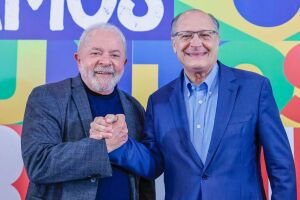 Lula ao lado de Geraldo Alckmin.