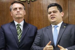 Ex presidente Bolsonaro e o presidente do Senado, Alcolumbre.