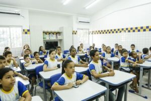 Secret&aacute;rios: escola municipal de Pernambuco.