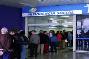 Fila na Previd&ecirc;ncia Social.