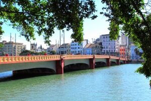 Dois assaltos s&atilde;o registrados no mesmo dia em pontes no Centro do Recife.