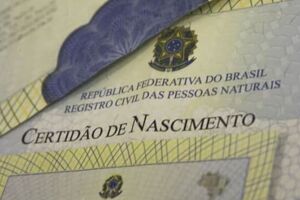 Certid&atilde;o de nascimento brasileira.