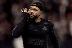 Memphis Depay pode receber quase R$ 5 milh&otilde;es por t&iacute;tulo da Copa do Brasil.