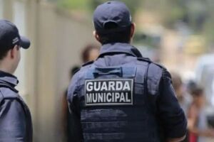 Guardas municipais.