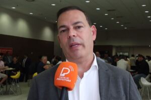 Prefeito de Garanhuns, Sivaldo Albino.