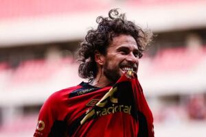 Lucas Lima afirma desejo de ficar no Sport para 2026.