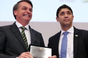 Bolsonaro ao lado de Wagner Ros&aacute;rio, na &eacute;poca em que era ex-controlador-geral da Uni&atilde;o.