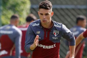 Oscar, do S&atilde;o Paulo, anuncia aposentadoria precoce no futebol.