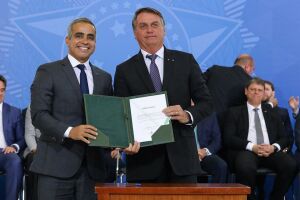 Deputado convoca ex-ministro de Bolsonaro na CPMI do INSS ap&oacute;s assumir cargo ligado ao Banco Master