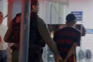 Flanelinha sendo detido no Recife.