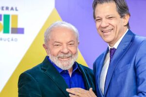 Lula ao lado de Haddad.