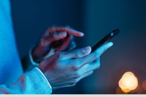 Aplicativo Meu SUS Digital passa a oferecer atendimento online para pessoas com depend&ecirc;ncia em apostas esportivas.