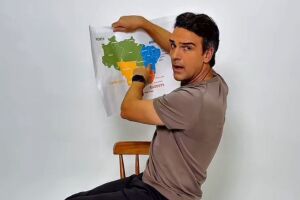 Tadeu Schmidt anunciou que a Bahia vai receber a Casa de Vidro do BBB 26, fortalecendo a presen&ccedil;a do Nordeste no reality.