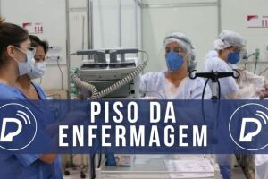 Enfermeiros durante o trabalho.