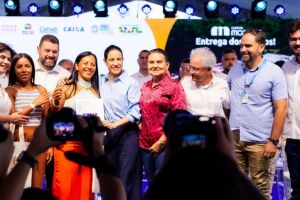 Prefeita Elcione ao lado de Raquel Lyra, em Igarassu.