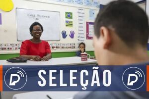 Professora em sala de aula.