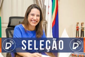 Raquel Lyra assinando documento.