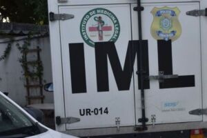 Carros do IML, no Recife.