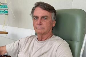 Ex-presidente Bolsonaro internado no hospital.