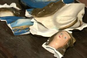 Imagem de Nossa Senhora das Gra&ccedil;as, da Igreja Matriz de Santa Isabel, destru&iacute;da.