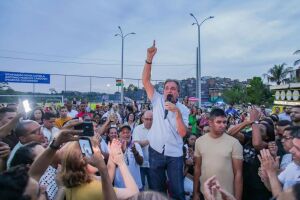 Prefeito Carlos Santana inaugura novo parque esportivo do distrito de Camela