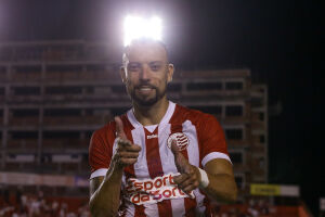 Paulo S&eacute;rgio fica no N&aacute;utico.