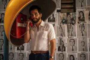 Wagner Moura em cen&aacute;rio do filme "O Agente Secreto", do diretor recifense Kleber Mendon&ccedil;a Filho. 