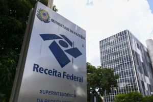 Receita Federal paga novo lote da malha fina . 