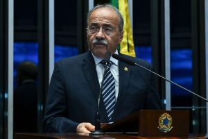 Senador Chico Rodrigues.