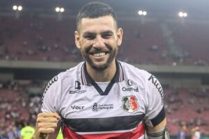William Alves pede para Santa Cruz segurar empolga&ccedil;&atilde;o na S&eacute;rie C.