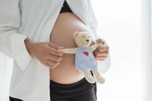 Justi&ccedil;a determina que cl&iacute;nica e m&eacute;dico indenizem m&atilde;e ap&oacute;s erro em ultrassom sobre sexo do beb&ecirc;.