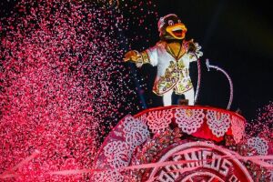 Carnaval 2026: veja quais escolas desfilam no &uacute;ltimo dia de festa na Sapuca&iacute;