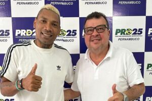 Fl&aacute;vio Ca&ccedil;a-Rato, &iacute;dolo do Santa Cruz, oficializa candidatura a deputado federal pelo PRD