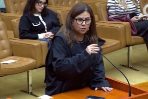 Ju&iacute;za Cl&aacute;udia M&aacute;rcia de Carvalho Soares. 