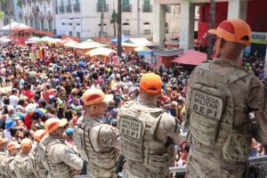 Policiais do BEPI, da Pol&iacute;cia Militar de Pernambuco no Galo da Madrugada.