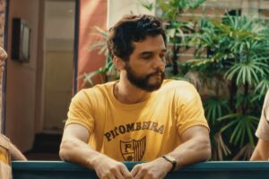O ator Wagner Moura em cena do Filme o Agente Secreto.